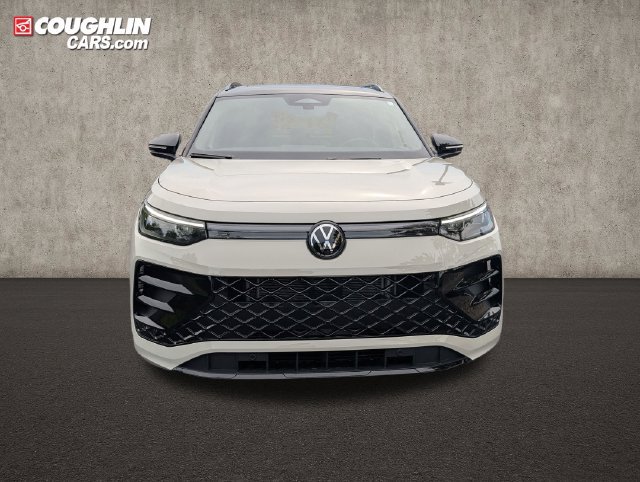 Used 2026 Volkswagen Tiguan SE R-Line FWD image 2