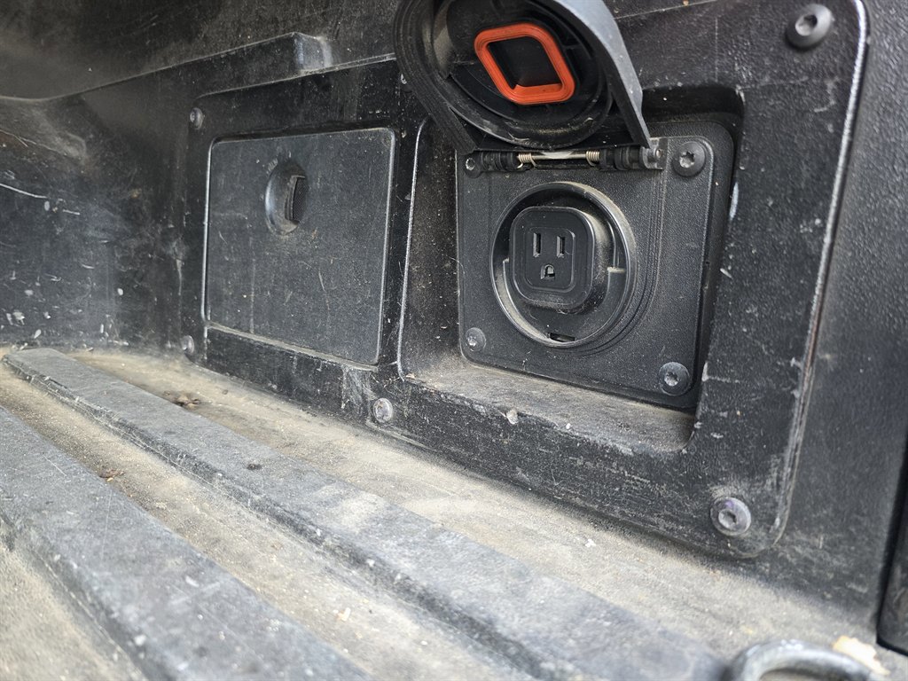 Used 2016 Toyota Tacoma TRD Sport w/ Towing Package AWD/4WD image 7