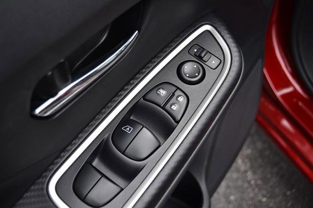 New 2025 Nissan Versa SR w/ Trunk Package image 9