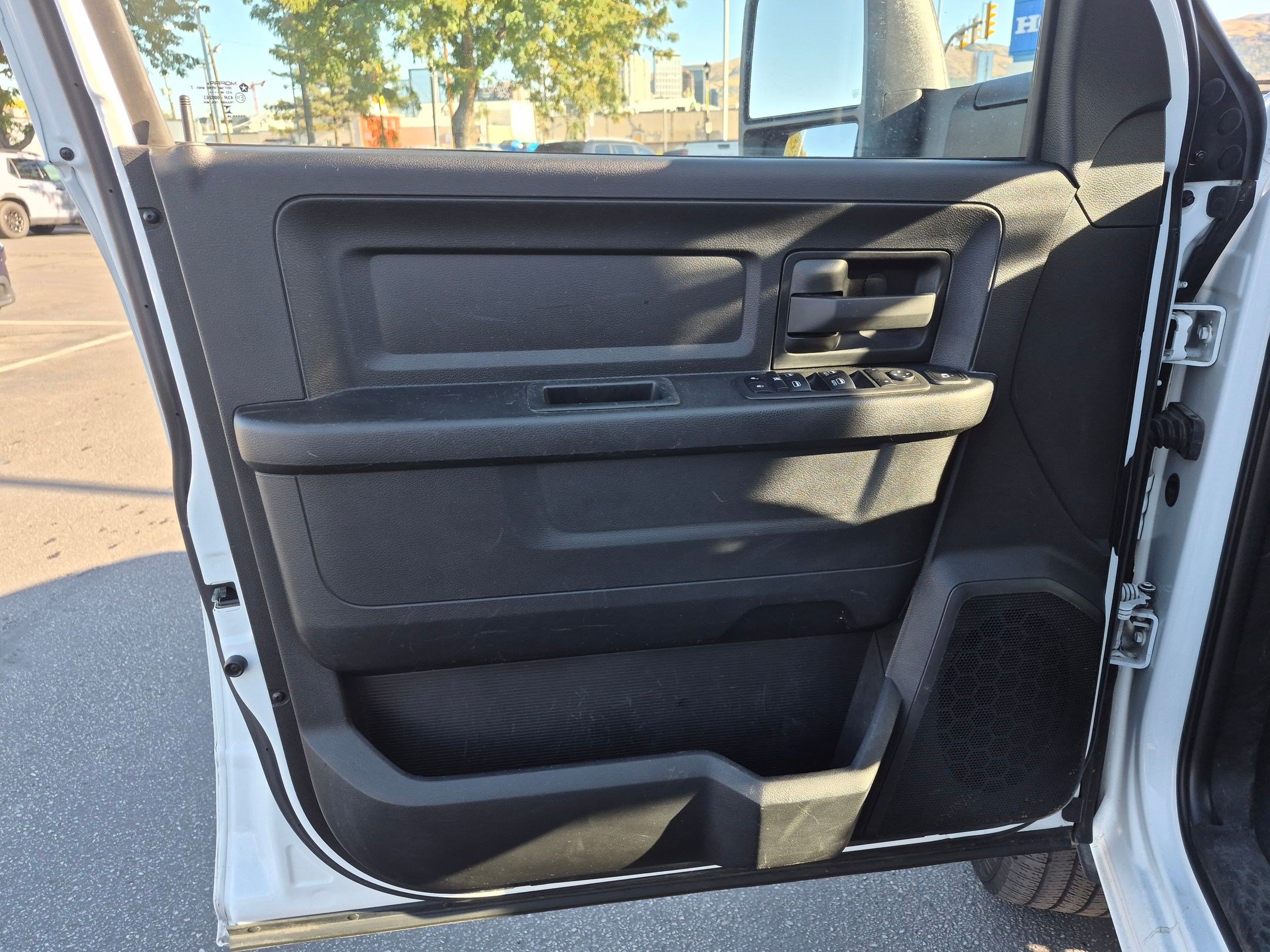 Used 2024 RAM 3500 Tradesman w/ Chrome Appearance Group AWD/4WD image 14