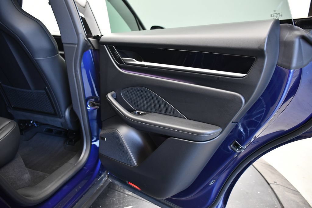 Certified 2025 Porsche Macan 4S Electric AWD/4WD image 54