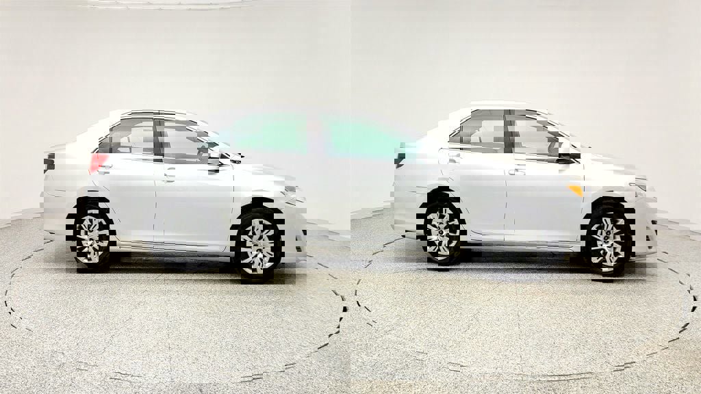 Used 2013 Toyota Camry LE FWD image 4