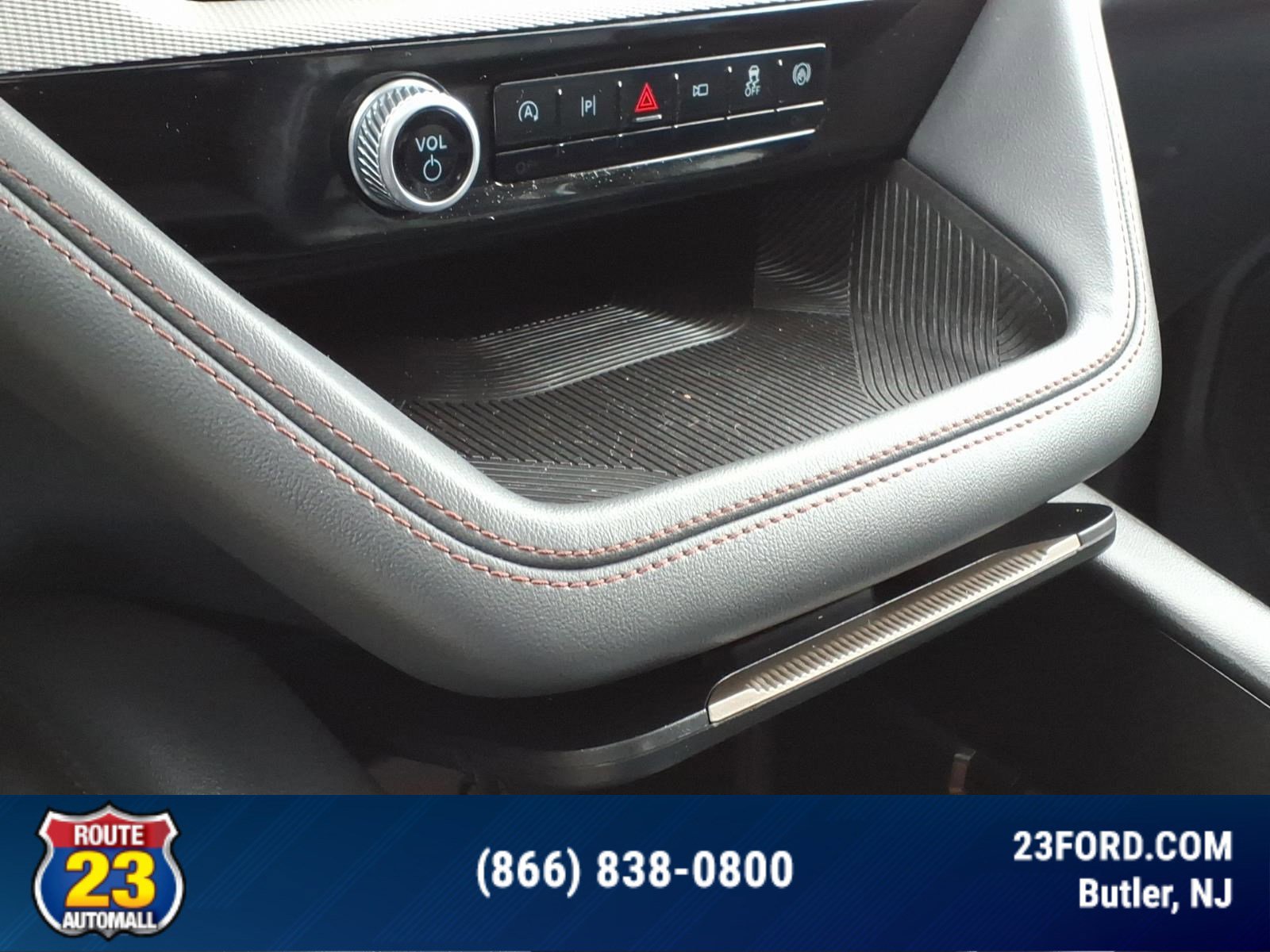 Certified 2025 Ford Explorer Active w/ Active Comfort Package AWD/4WD image 19