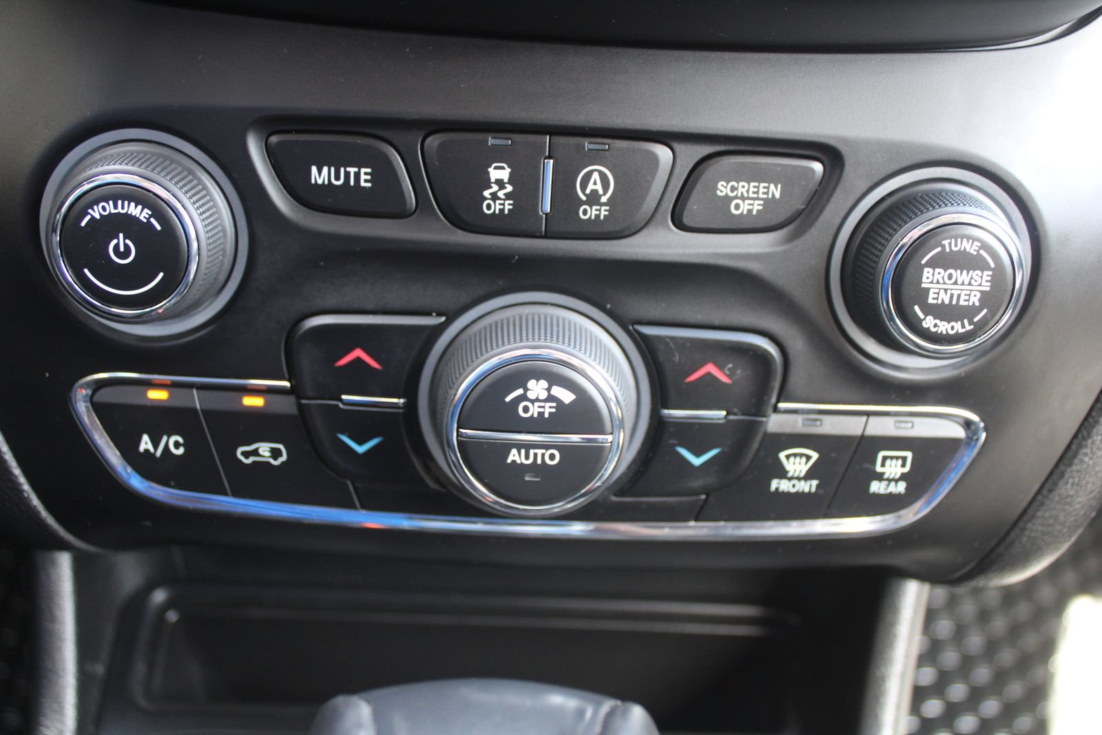 Used 2021 Jeep Cherokee Trailhawk w/ Sun, Sound & Nav Group AWD/4WD image 37