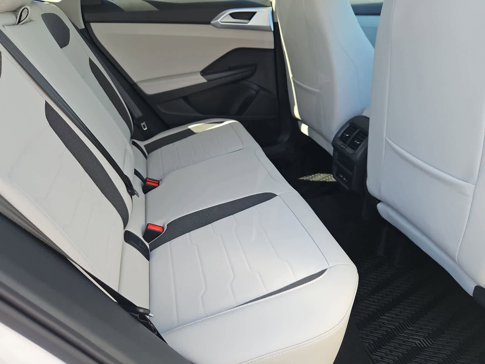 New 2026 Volkswagen Taos SE FWD image 21
