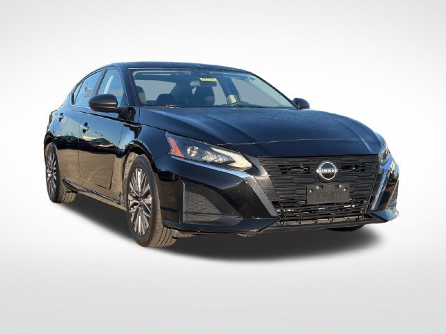Used 2024 Nissan Altima 2.5 SV FWD image 3