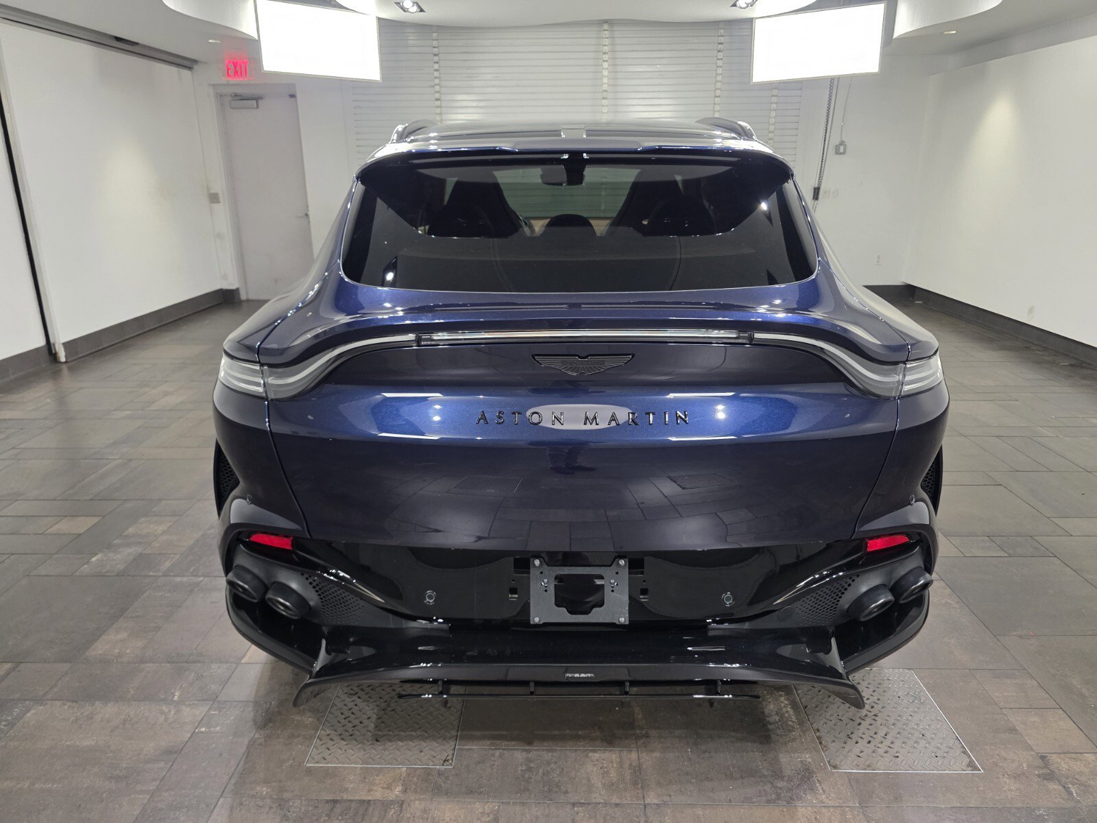 Used 2025 Aston Martin DBX 707 image 23