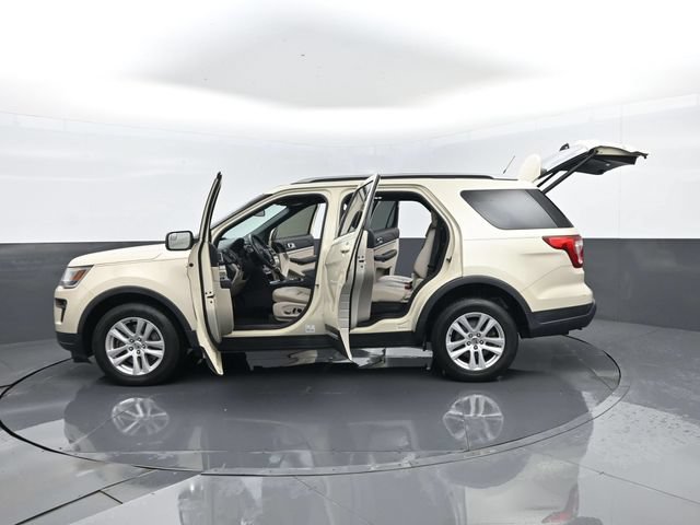 Used 2018 Ford Explorer XLT w/ Equipment Group 202A AWD/4WD image 34
