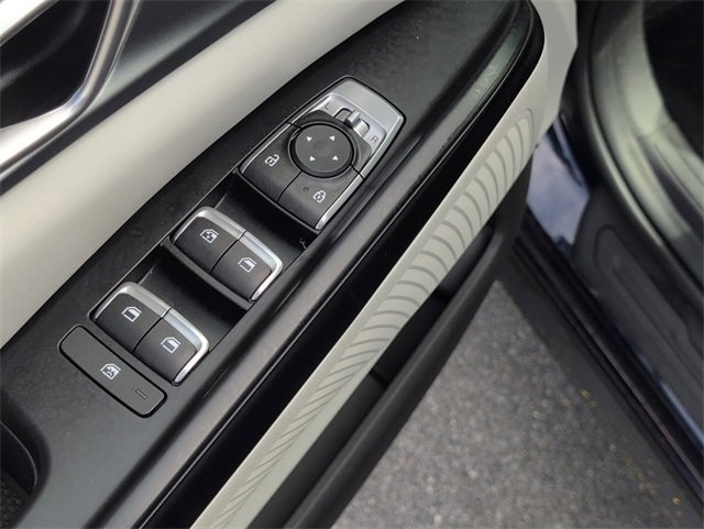 Used 2023 Kia Carnival LX image 12