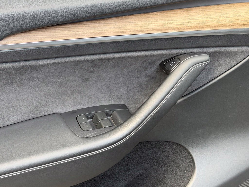 Used 2023 Tesla Model Y 2WD image 29