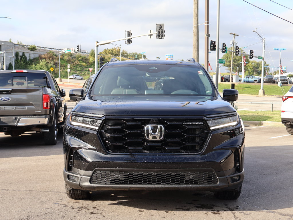 Certified 2025 Honda Pilot Black Edition image 2