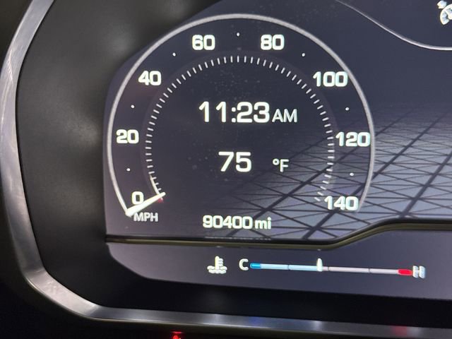 Used 2022 GMC Yukon SLT w/ SLT Premium Package image 12