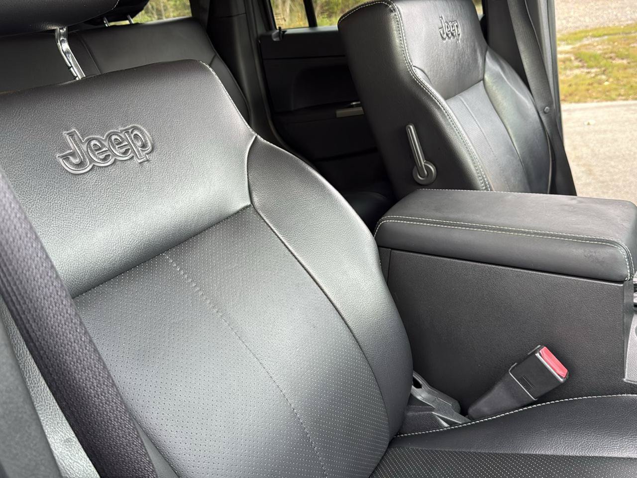 Used 2012 Jeep Liberty Limited Jet w/ Comfort/Convenience Group AWD/4WD image 28