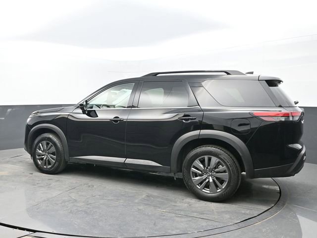 Used 2025 Nissan Pathfinder SV image 3