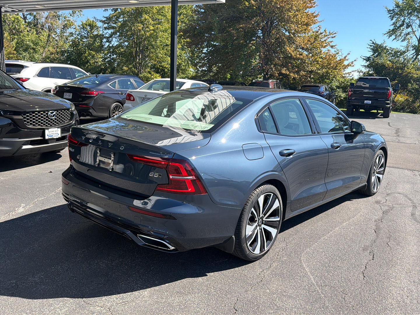 Used 2022 Volvo S60 B5 Momentum w/ Premium Package AWD/4WD image 8
