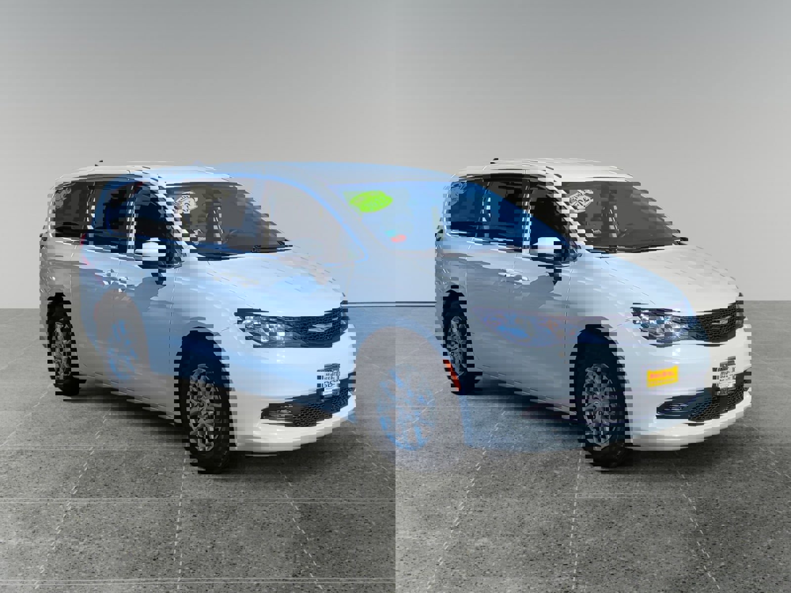 Used 2022 Chrysler Voyager LX image 7