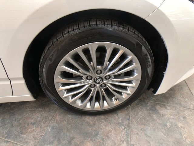 Used 2019 Toyota Avalon Limited image 9