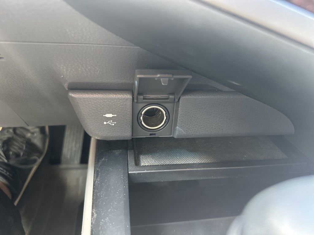 Used 2018 Toyota Camry SE FWD image 18