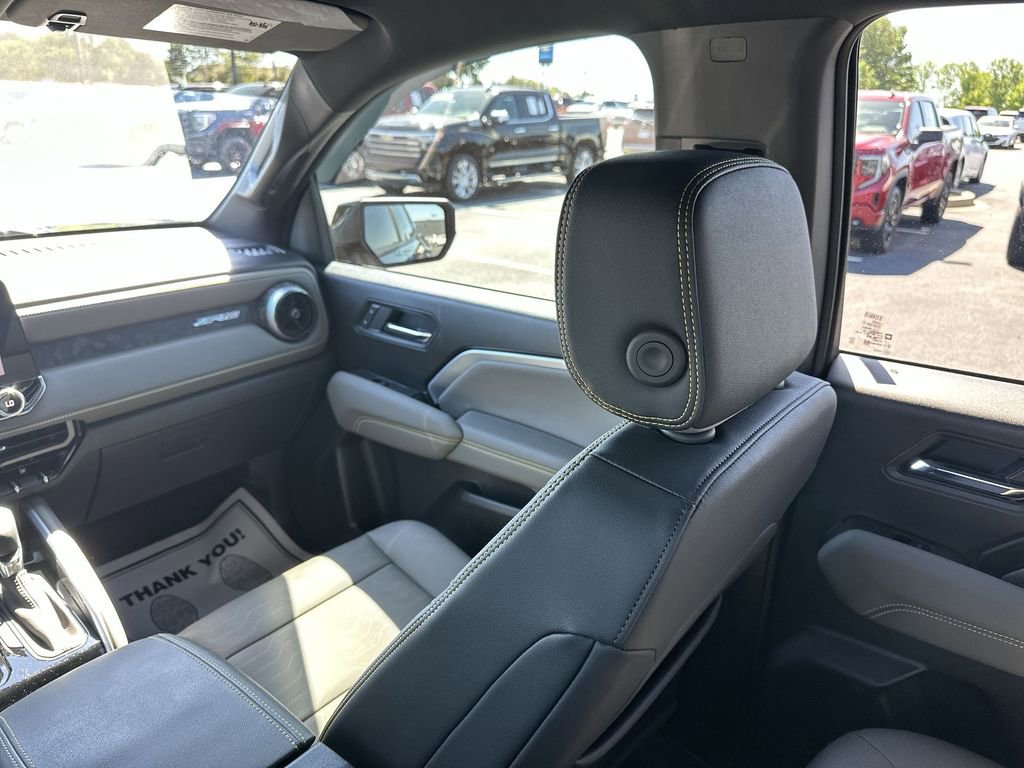 Used 2025 Chevrolet Colorado ZR2 w/ Technology Package AWD/4WD image 11