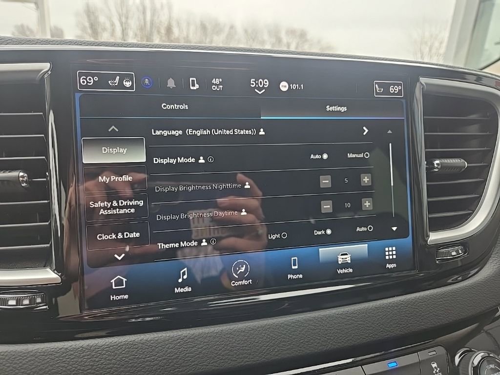 Used 2024 Chrysler Pacifica Touring-L image 47