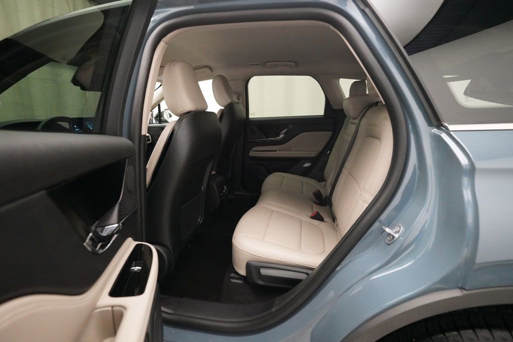 Used 2025 Lincoln Corsair Reserve w/ Towing Package image 16