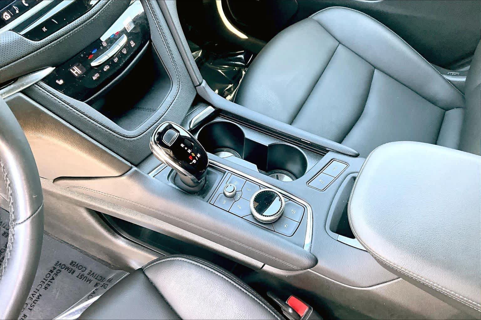 Used 2024 Cadillac XT6 Luxury FWD image 16