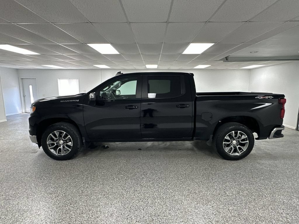 Used 2024 Chevrolet Silverado 1500 LT AWD/4WD image 5