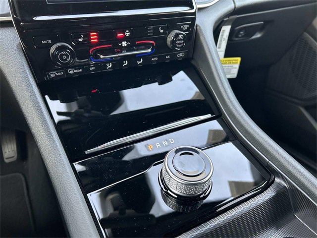 New 2025 Jeep Grand Cherokee Laredo image 12