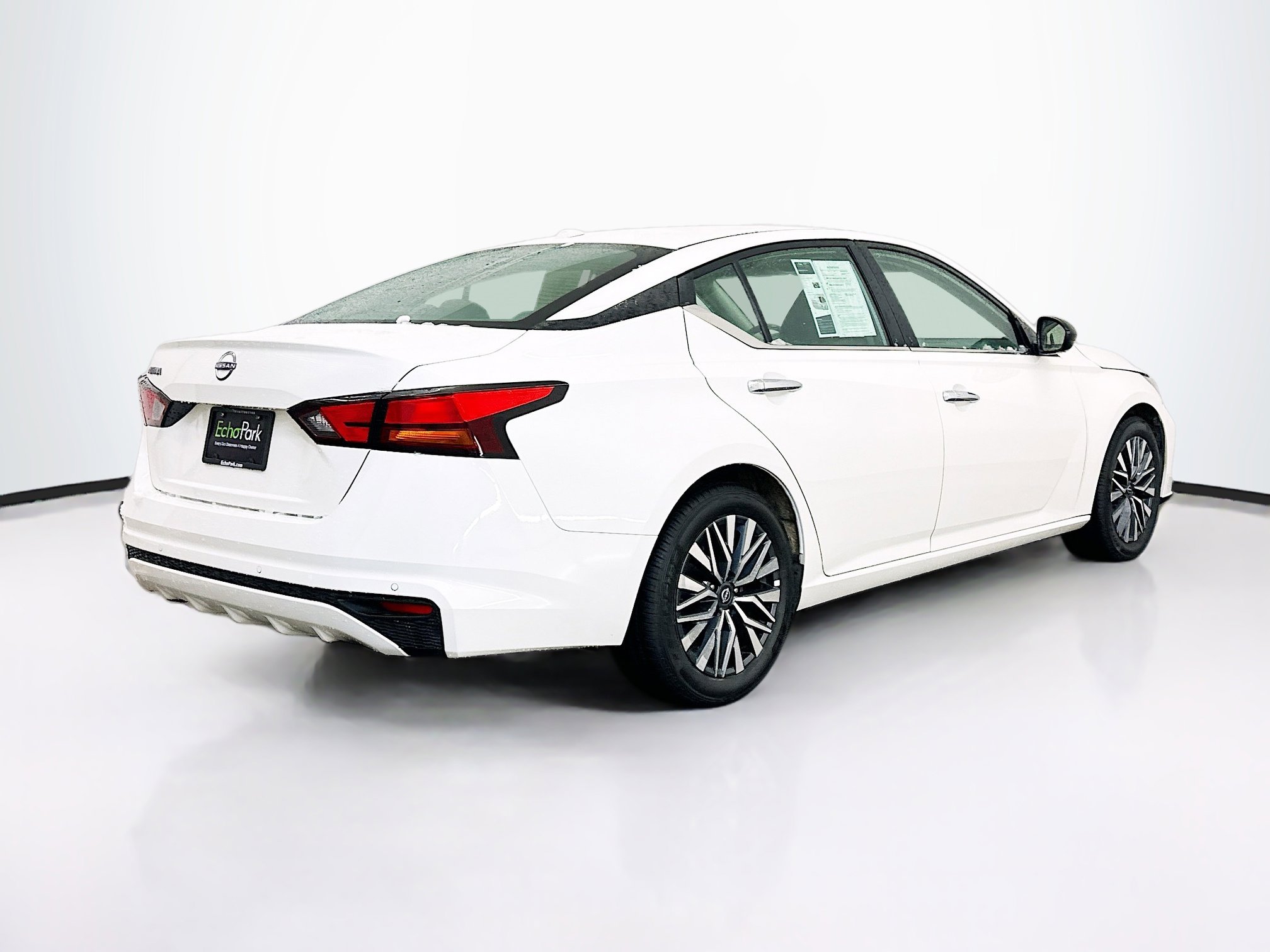 Used 2025 Nissan Altima 2.5 SV image 9