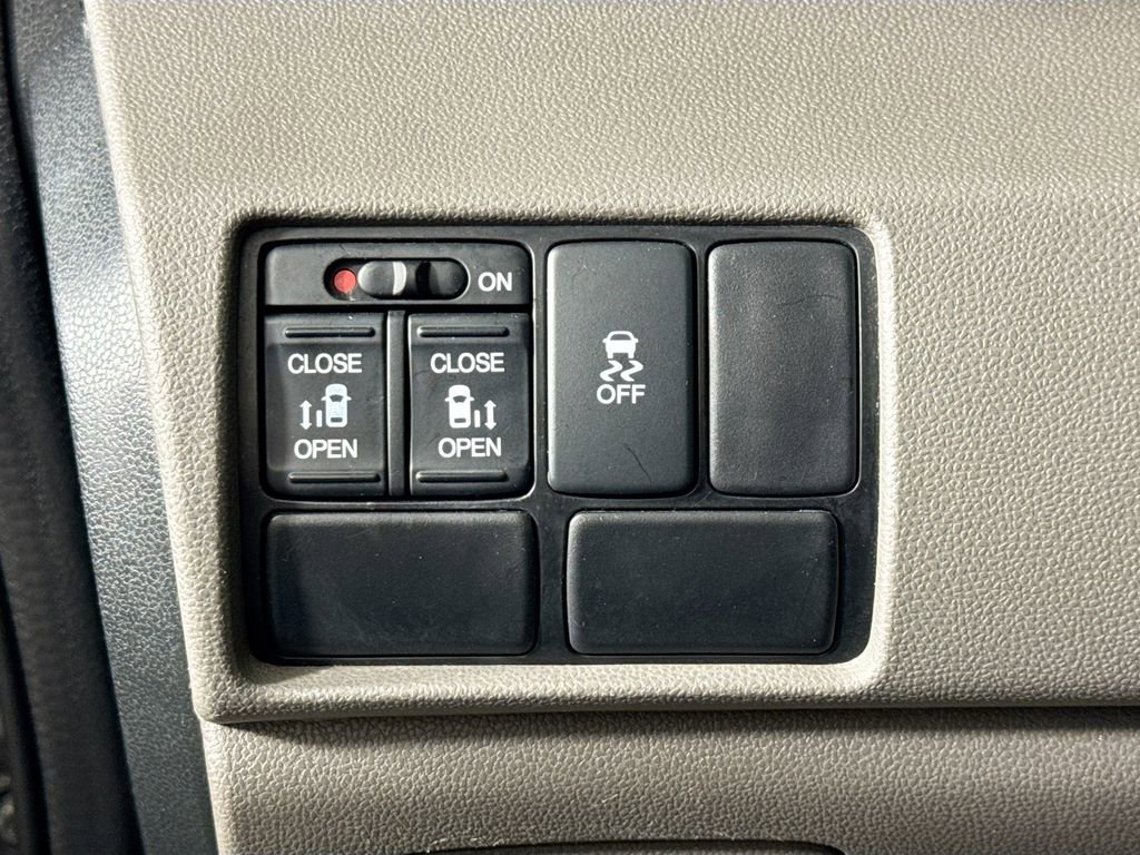 Used 2016 Honda Odyssey SE image 10