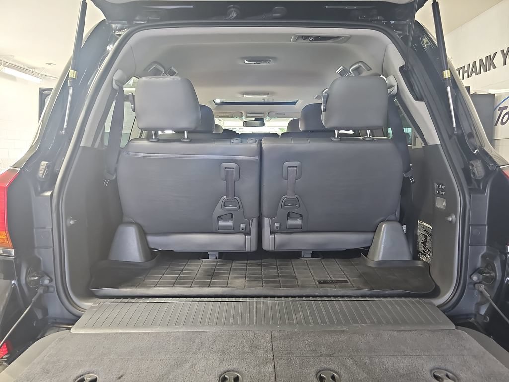 Used 2010 Lexus LX 570 4WD w/ Luxury Pkg image 17