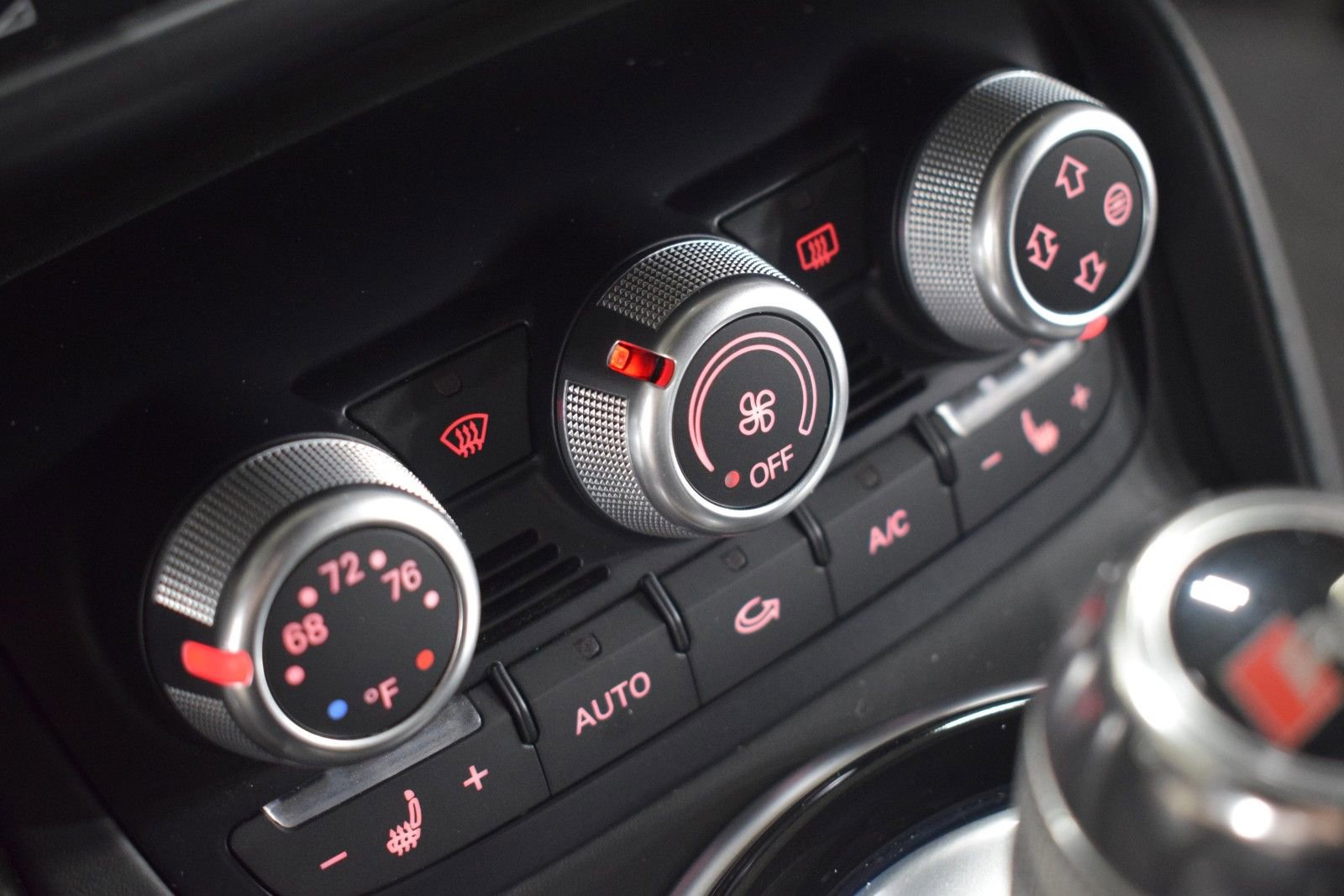 Used 2014 Audi R8 V8 w/ Convenience Package image 30