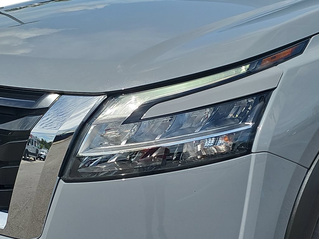 Used 2024 Nissan Pathfinder Platinum FWD image 32