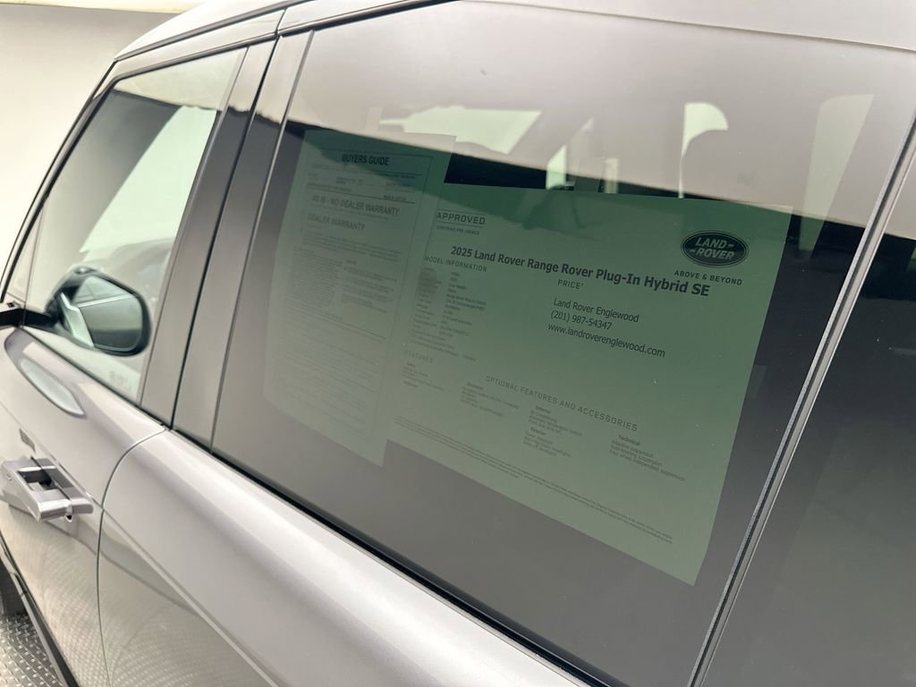 Used 2025 Land Rover Range Rover SE image 32