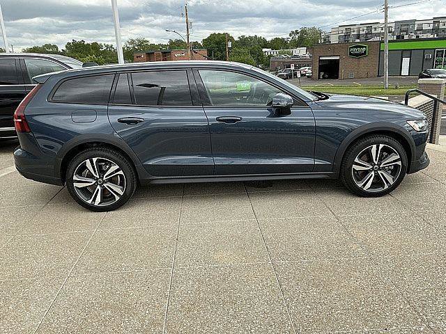 Certified 2026 Volvo V60 B5 Cross Country Plus w/ Climate Package AWD/4WD image 7