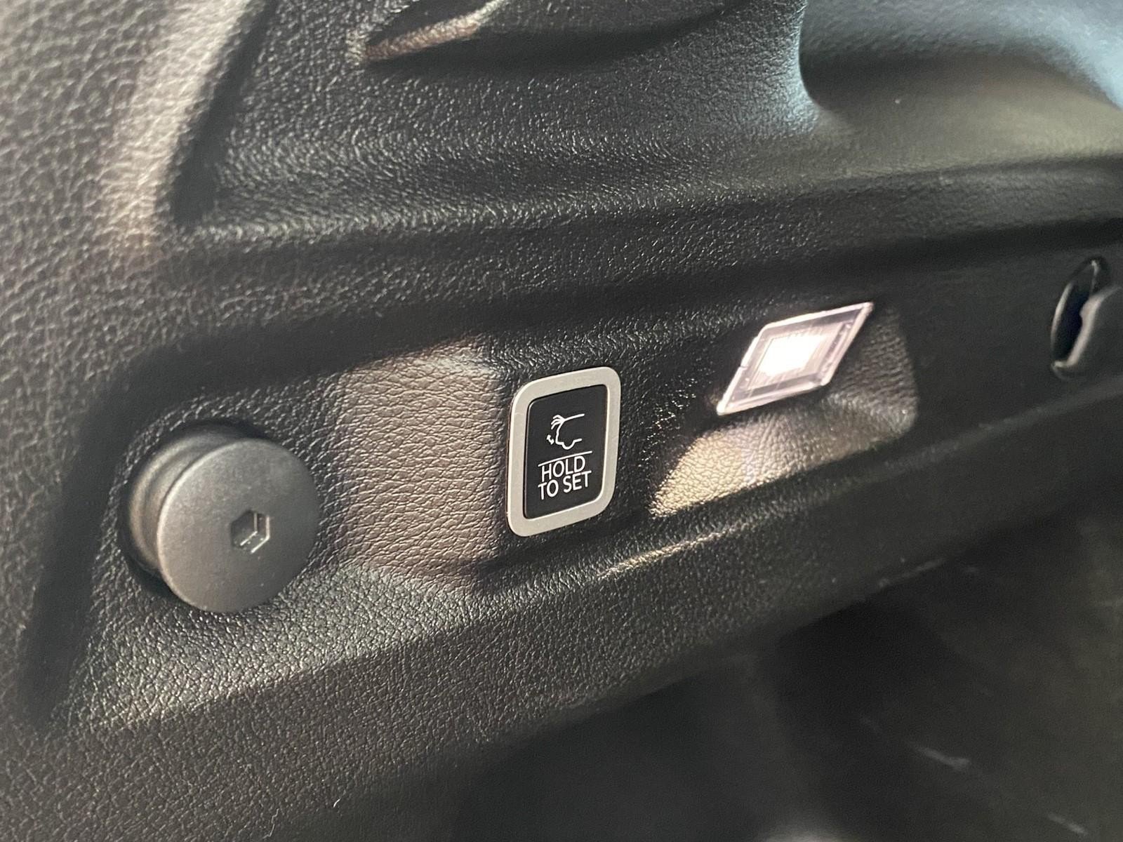 Used 2023 Jeep Grand Cherokee L Limited AWD/4WD image 17