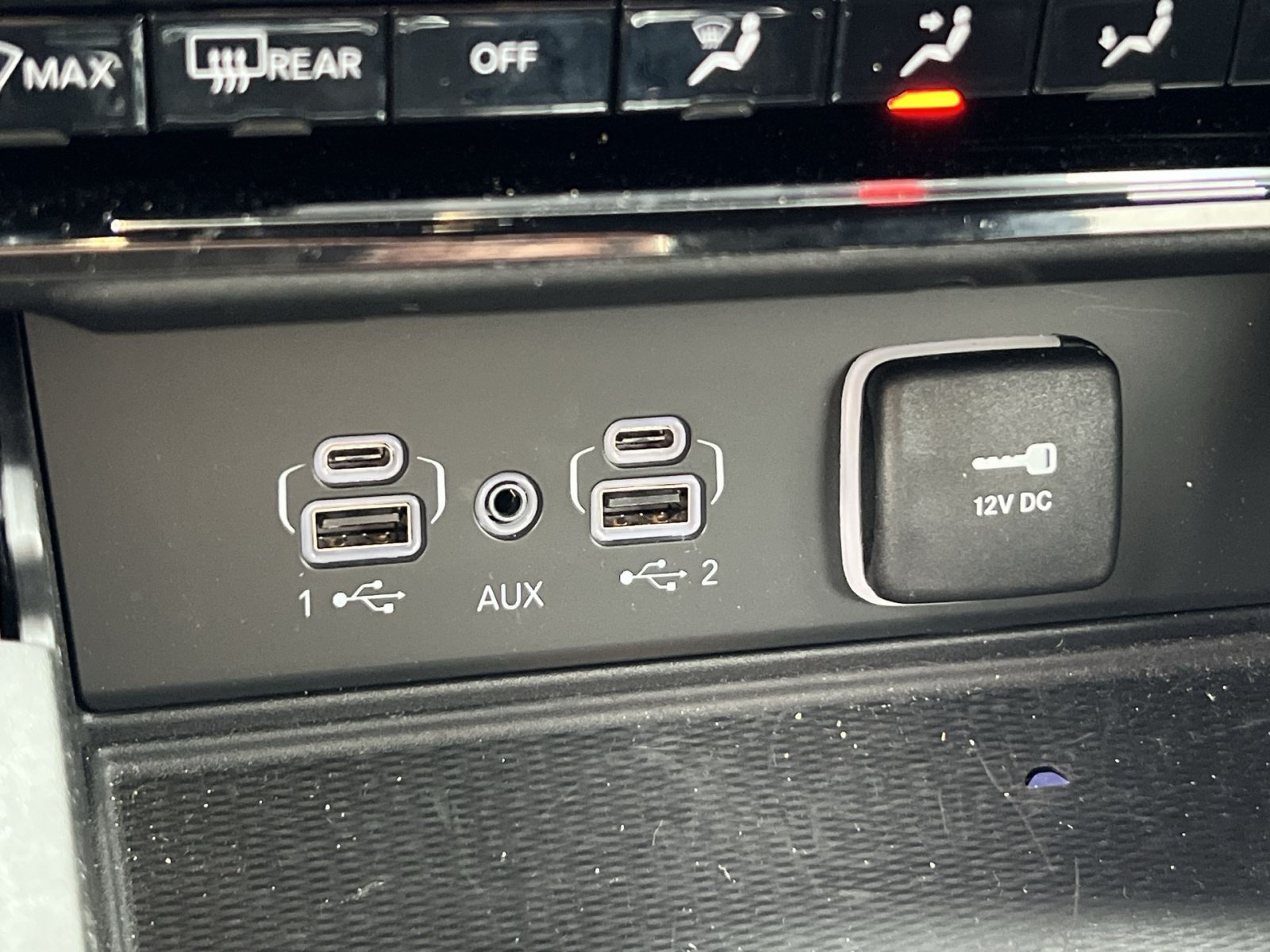 Used 2024 Jeep Grand Cherokee Altitude AWD/4WD image 30