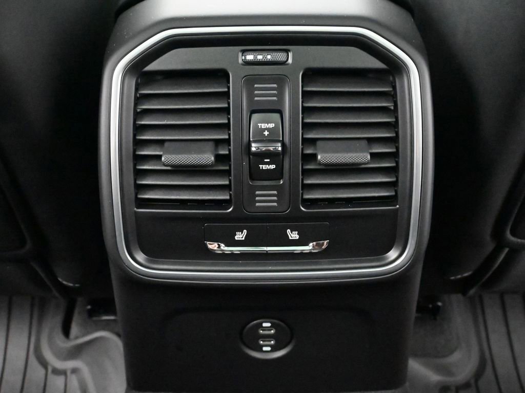 New 2025 Porsche Macan image 8