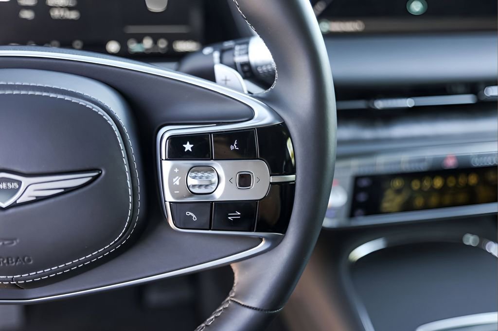 Used 2025 Genesis G90 3.5T image 14