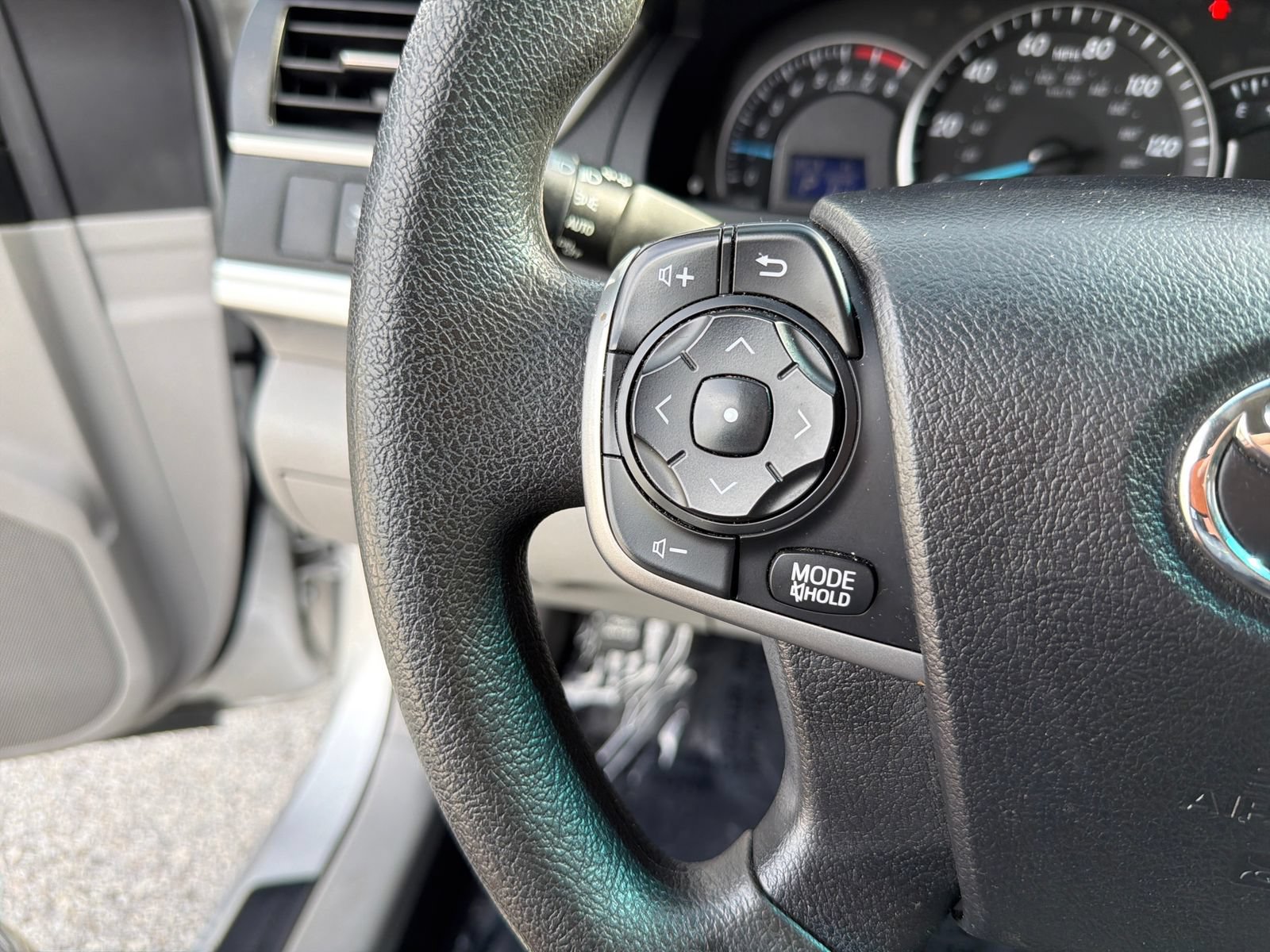 Used 2014 Toyota Camry LE FWD image 15
