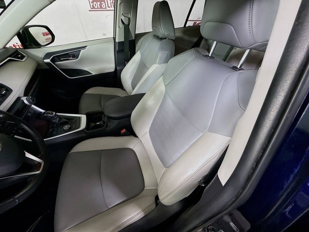 Used 2019 Toyota RAV4 Limited w/ Carpet Mat Package AWD/4WD image 25