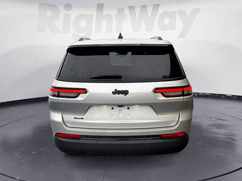 Used 2023 Jeep Grand Cherokee L Laredo image 4