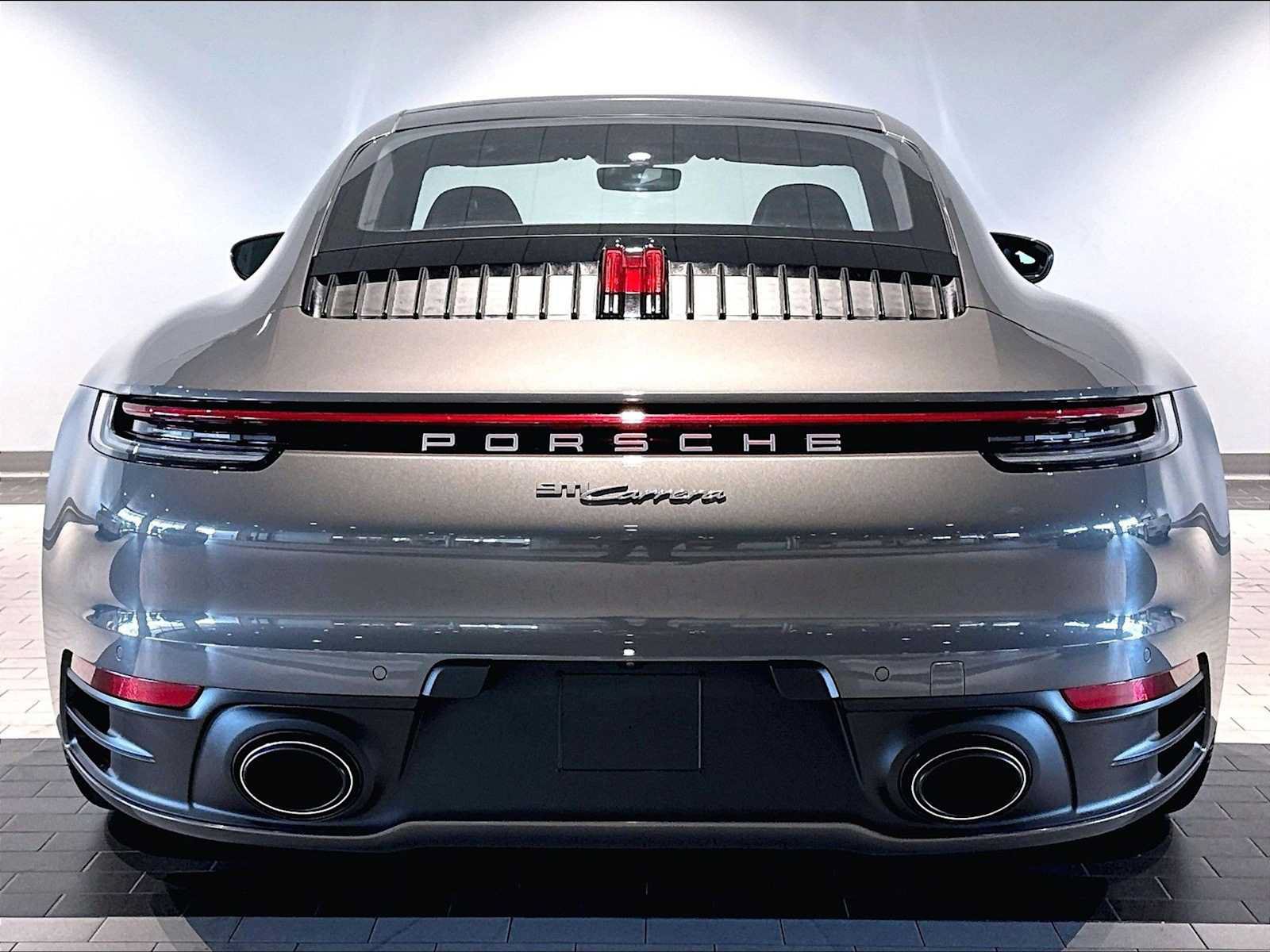 Used 2024 Porsche 911 Carrera RWD image 10