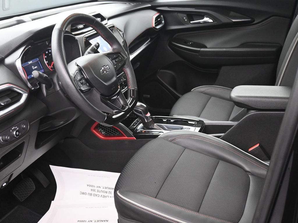 Used 2023 Chevrolet TrailBlazer RS w/ Sun and Liftgate Package image 10