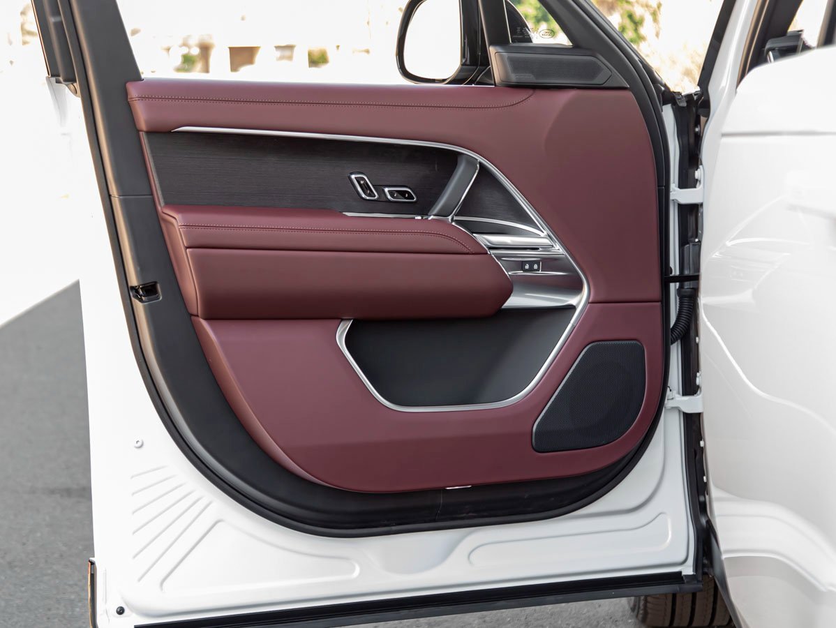 New 2025 Land Rover Range Rover SE image 12