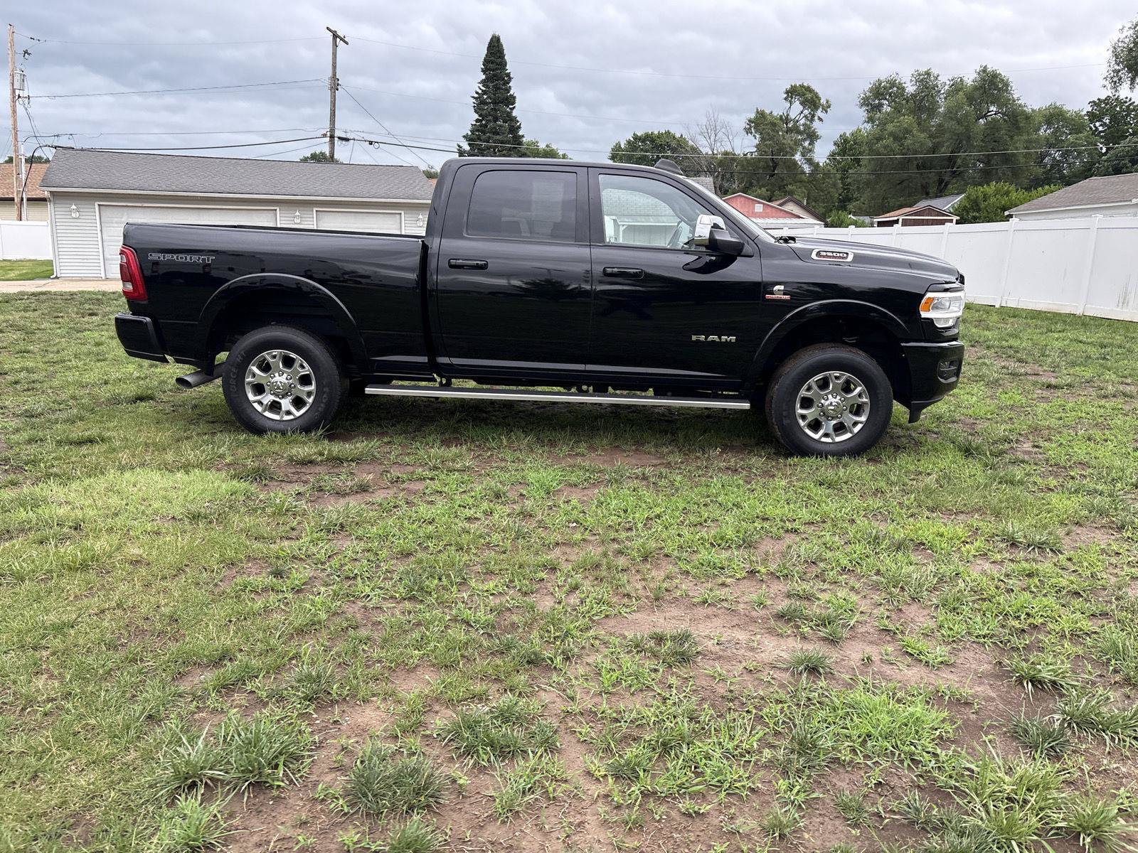 Used 2022 RAM 3500 Laramie AWD/4WD image 4