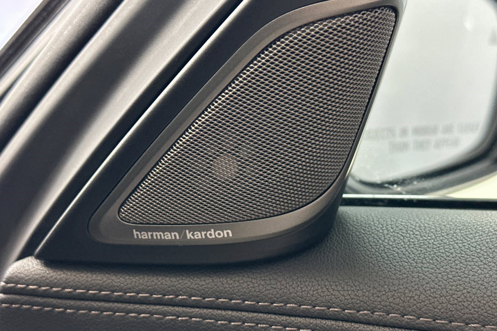 Used 2022 BMW 740i w/ M Sport Package RWD image 21