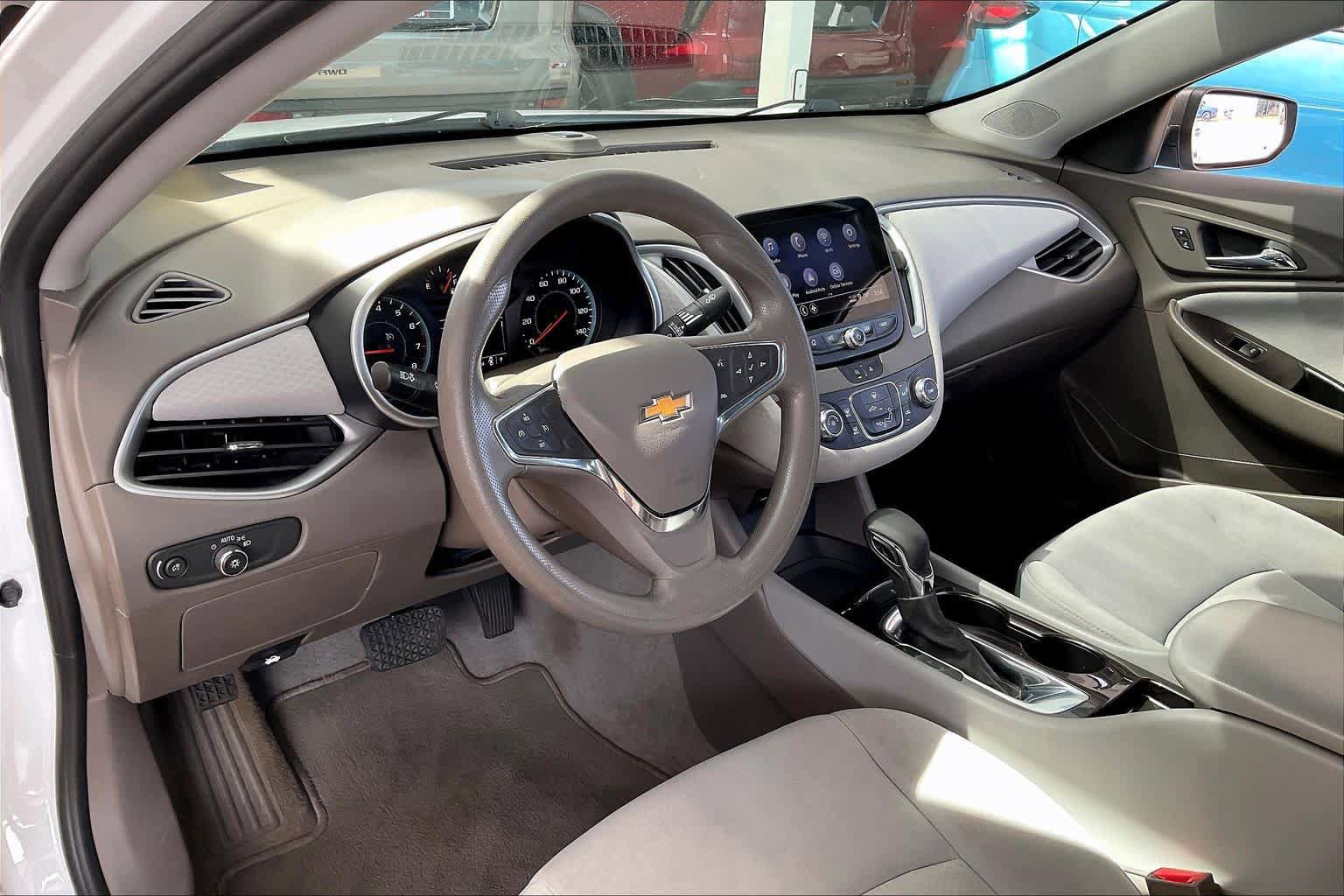 Used 2021 Chevrolet Malibu LS FWD image 17