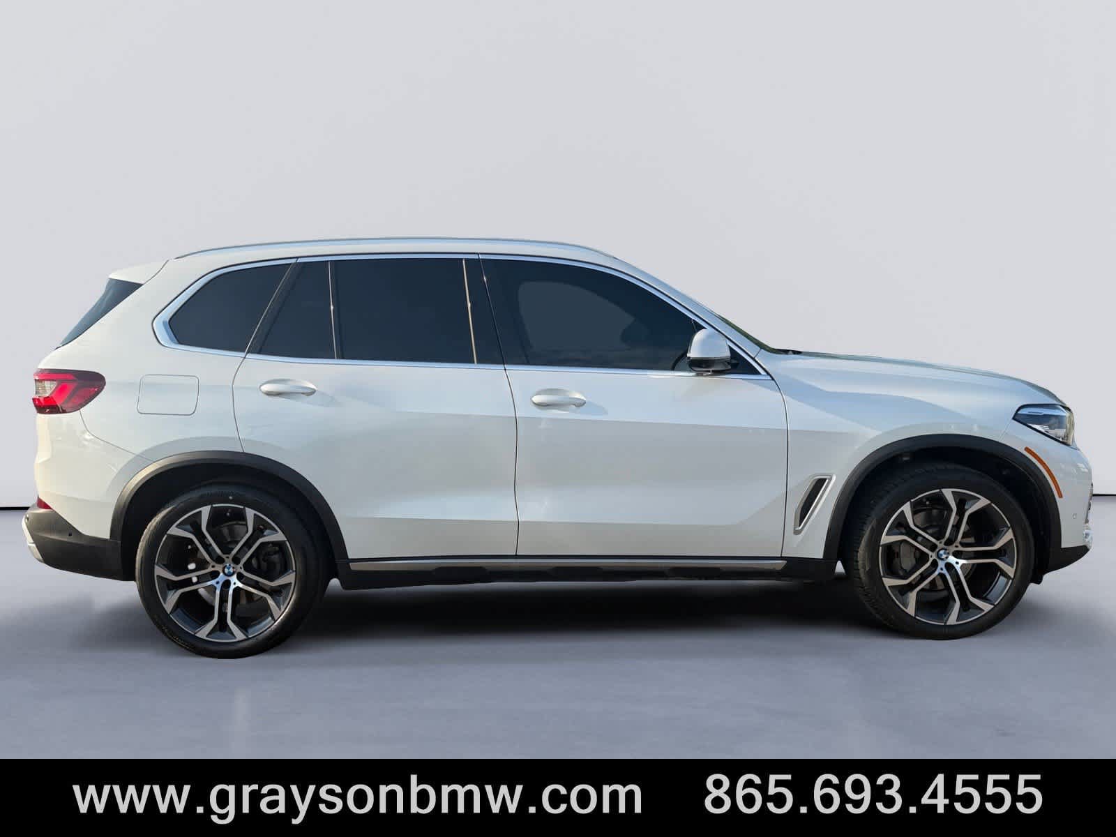 Used 2021 BMW X5 xDrive40i w/ Premium Package 3 AWD/4WD image 2
