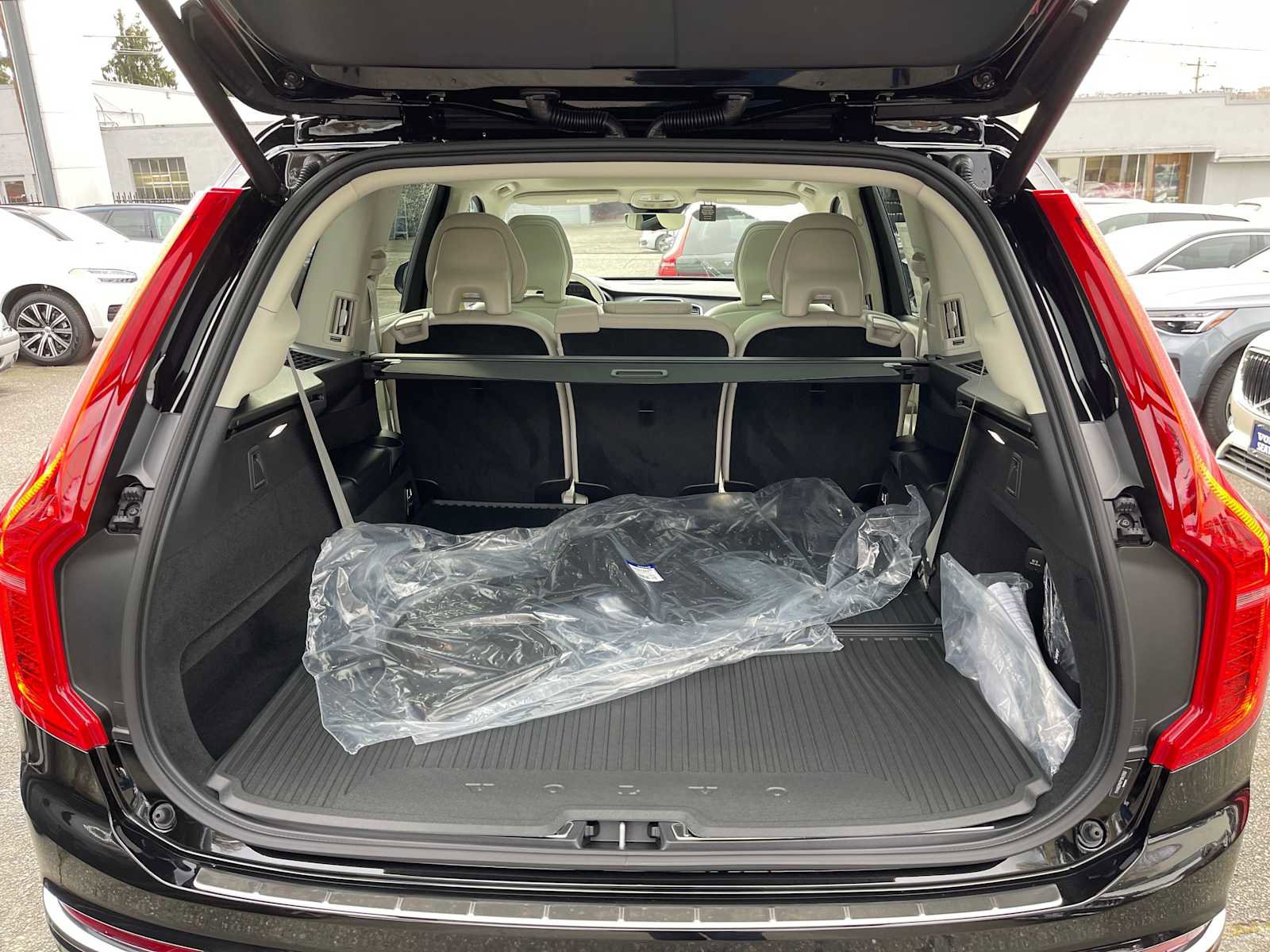 Used 2023 Volvo XC90 B6 Plus w/ Protection Package Premier image 13